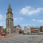 Studieren in den Niederlanden: Groningen als Studienort Martinitoren über dem Grote Markt im Zentrum von Groningen
