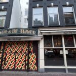 Rijsttafel: Ein indonesisches Festmahl in den Niederlanden Fassade des früheren indonesischen Restaurants Kantjil & de Tijger in Amsterdam