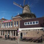 Niederländische Mikrobrauereien: Bier abseits der großen Marken Brouwerij 't IJ am Funenkade in Amsterdam mit der Windmühle De Gooyer
