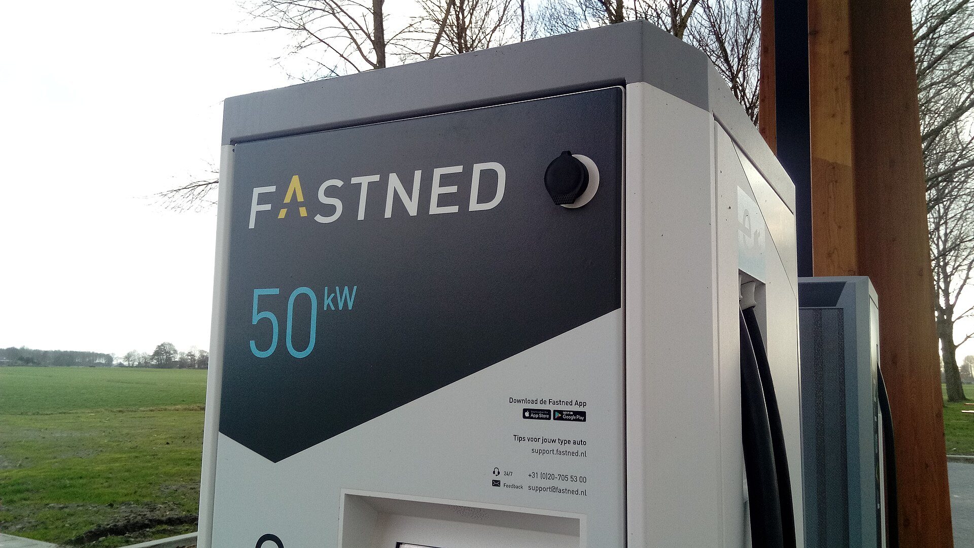 Schnellladesäulen an einer Fastned-Ladestation in den Niederlanden
