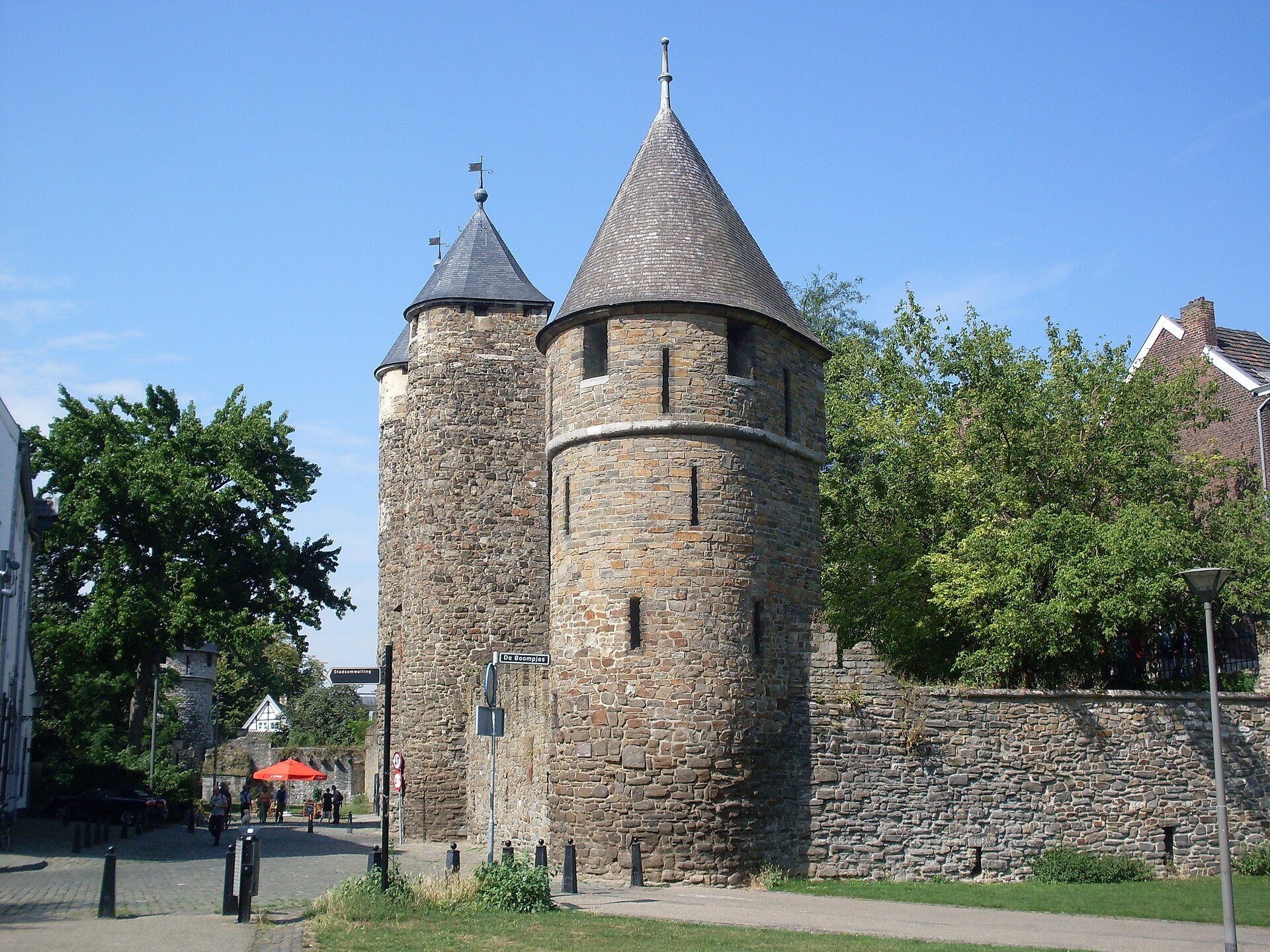 Helpoort und mittelalterliche Stadtmauer in Maastricht