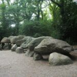 Geologische Besonderheiten: Findlinge, Stauchmoränen & mehr Hunebed D27 in Borger, aus eiszeitlichen Findlingen errichtetes Großsteingrab in Drenthe