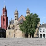 Historisches Maastricht: Ein Spaziergang durch die Jahrhunderte Sint-Janskerk und St.-Servatius-Basilika am Vrijthof in Maastricht