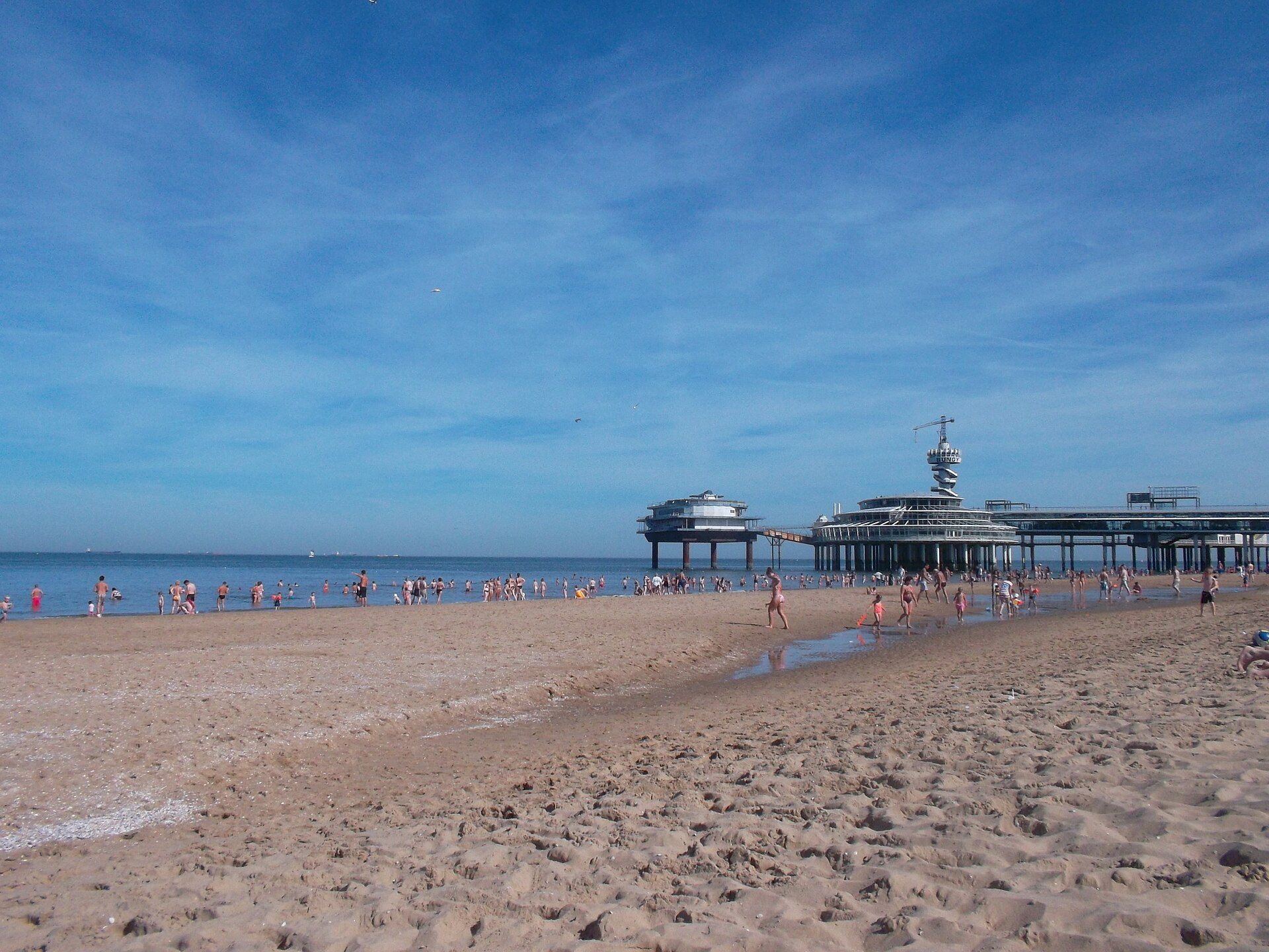 Sandstrand von Scheveningen mit der Pier im Hintergrund