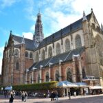 Haarlem: Eine Hommage an die holländische Renaissance Grote Kerk (Sint-Bavokerk) am Grote Markt in Haarlem