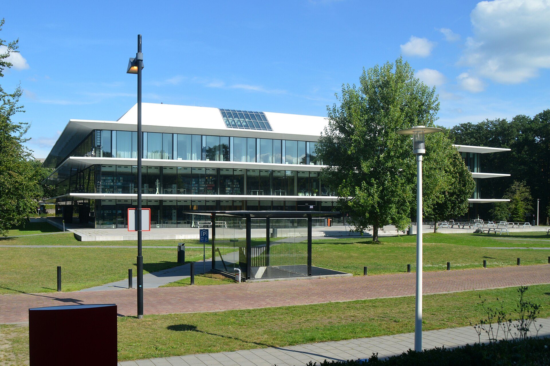 Grotiusgebouw auf dem Campus der Radboud Universiteit in Nijmegen