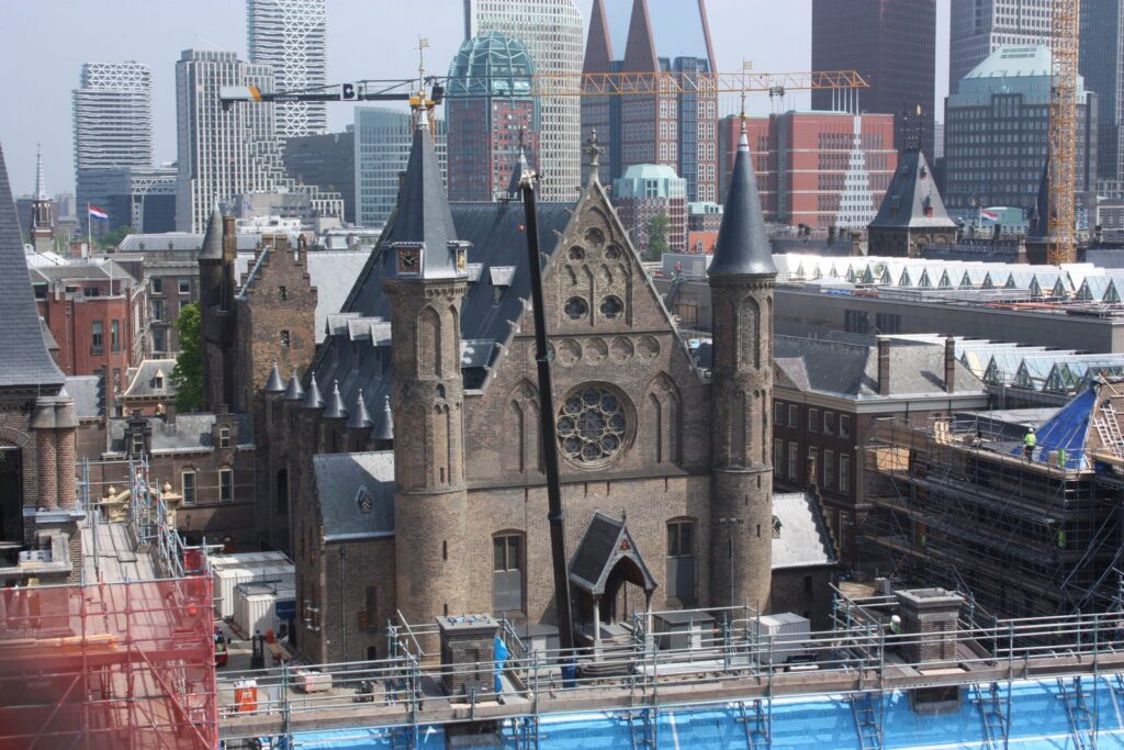 Eingerüsteter Binnenhof mit dem Rittersaal, gesehen vom Aussichtspunkt über der Baustelle