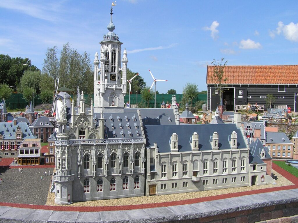 Miniaturmodell des Stadhuis Middelburg im Park Mini Mundi