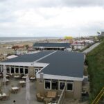 Zandvoort – Strand, Parktarife und Anreise mit dem Zug Strandpavillons am Boulevard von Zandvoort mit Blick über den breiten Nordseestrand